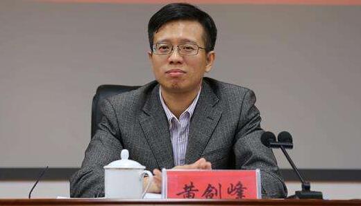 黃劍峰簡(jiǎn)歷：廣西體育局局長(zhǎng)黃劍峰，曾任欽州市委常委、組織部部長(zhǎng)，玉林市委常委、組織部部長(zhǎng)