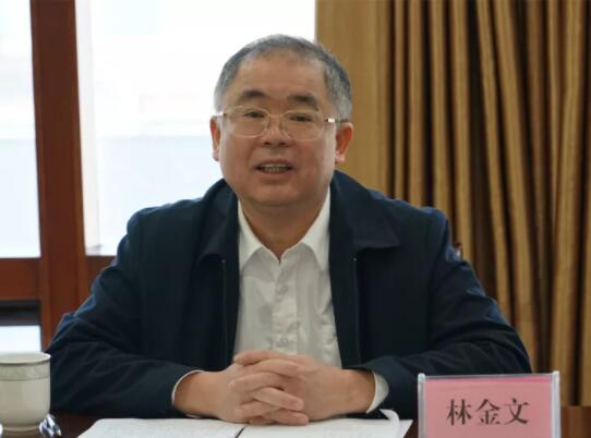 林金文簡(jiǎn)歷：廣西自治區(qū)人大法制委員會(huì)副主任委員林金文，曾任廣西高院副院長(zhǎng)、司法廳廳長(zhǎng)、商務(wù)廳副廳長(zhǎng)